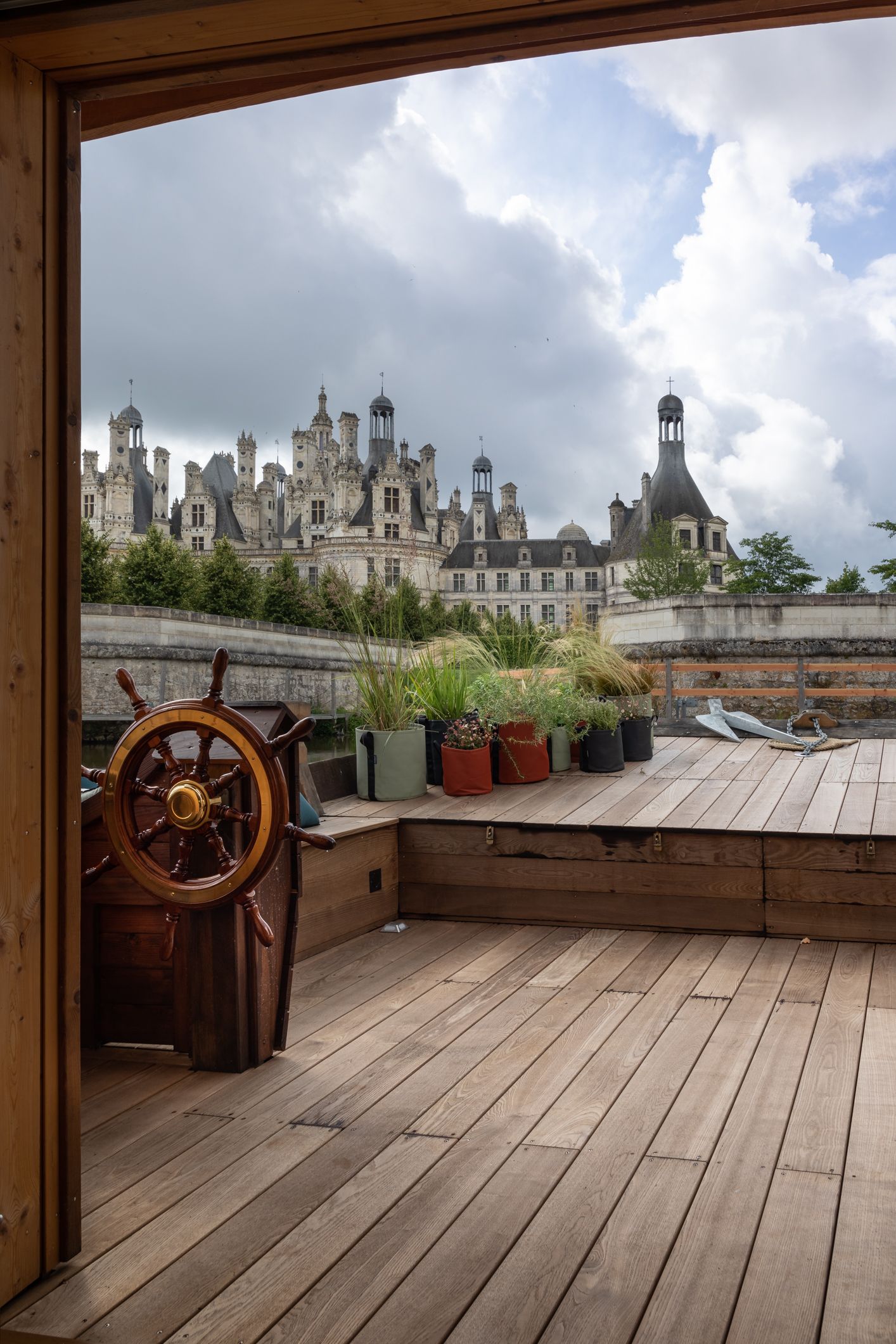 Toue relais Chambord exterieur le matin - Tour de relais de Chambord, le matin©Anne-Emmanuelle Thion