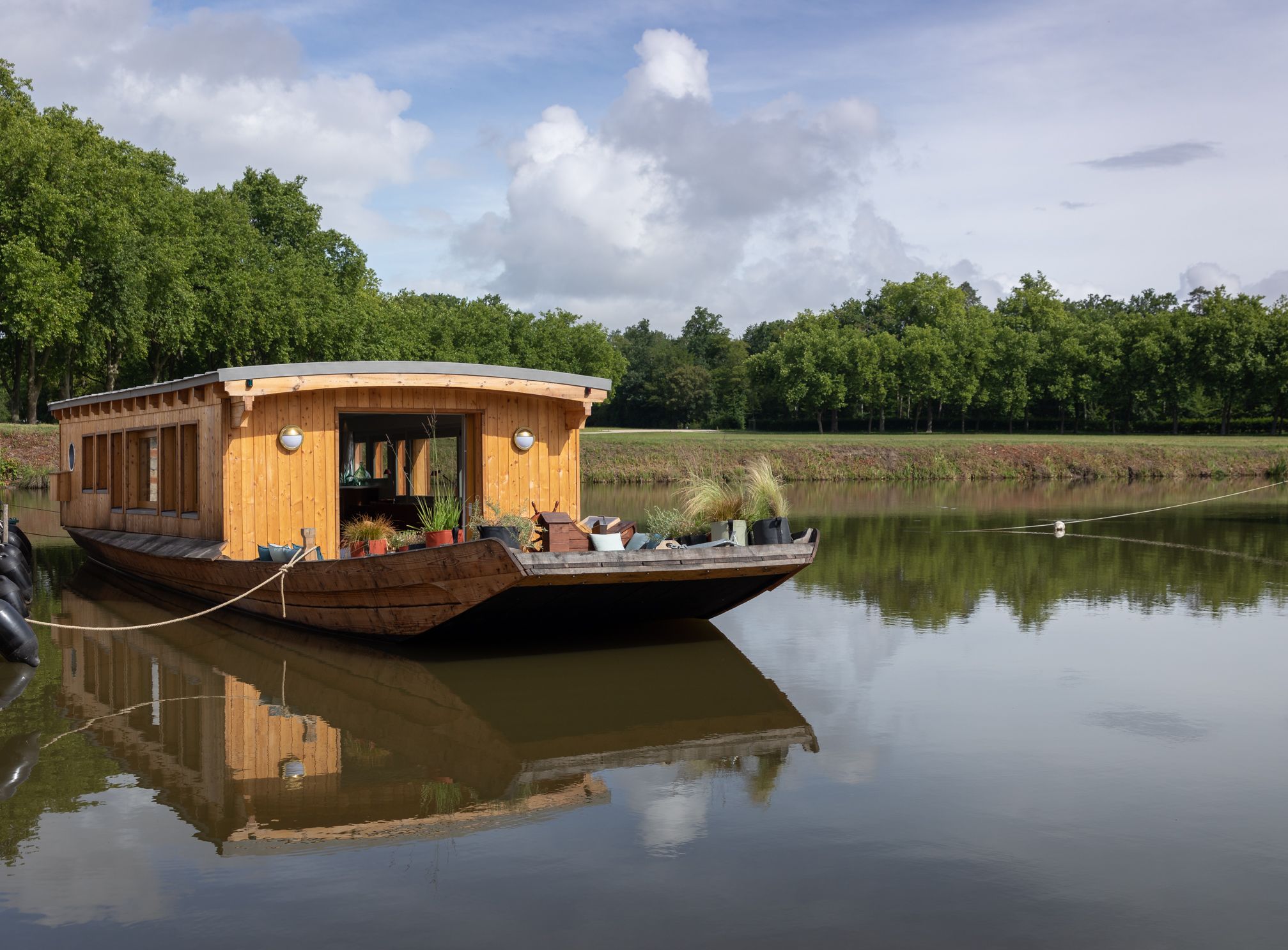 Toue relais Chambord exterieur le matin - Tour de relais de Chambord, le matin ©Anne-Emmanuelle Thion