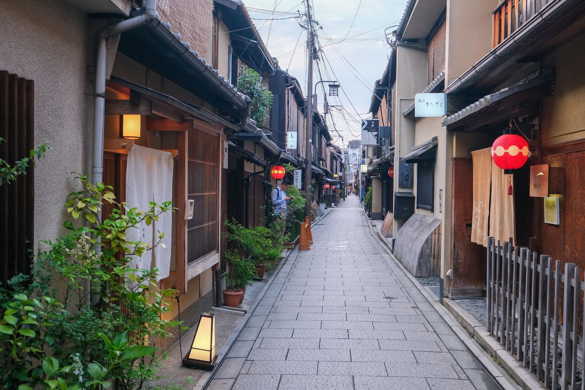 A typical Gion alley @DR