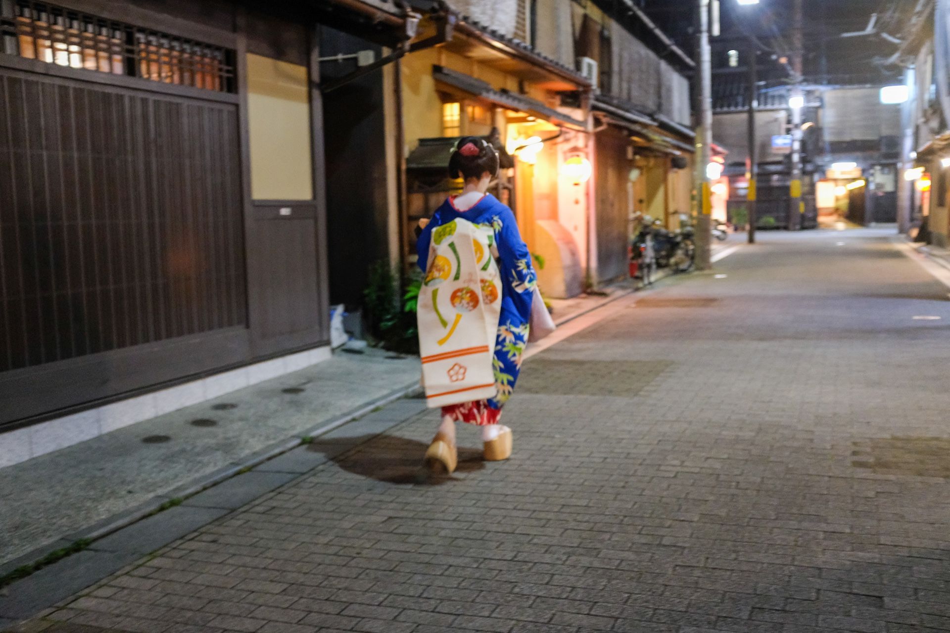 Maiko in Hanamikoji (an old street in Kyoto (Gion District)) @DR