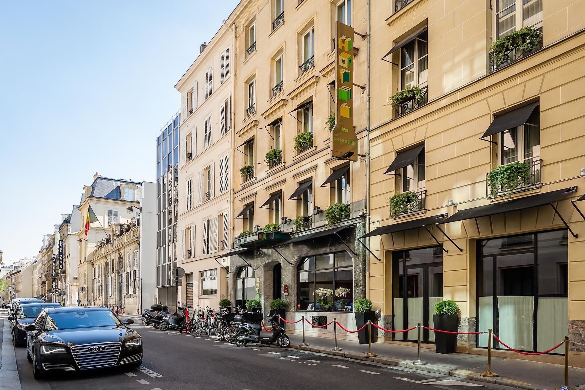 l'élégante façade de l'Hôtel du Ministère. Terlia Hospitality