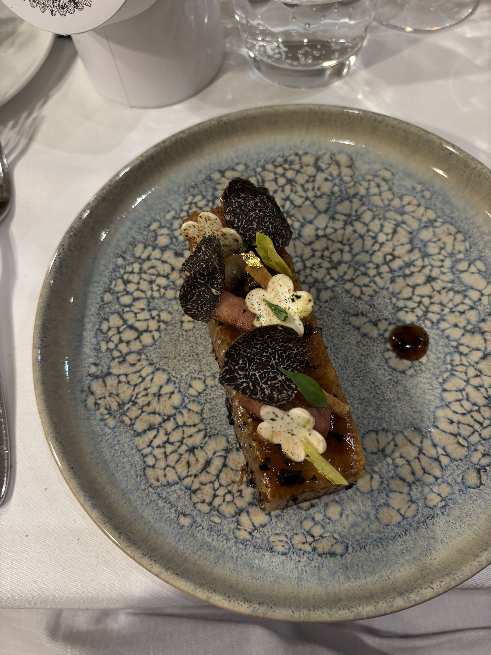 des plats signatures au restaurant menu Palais