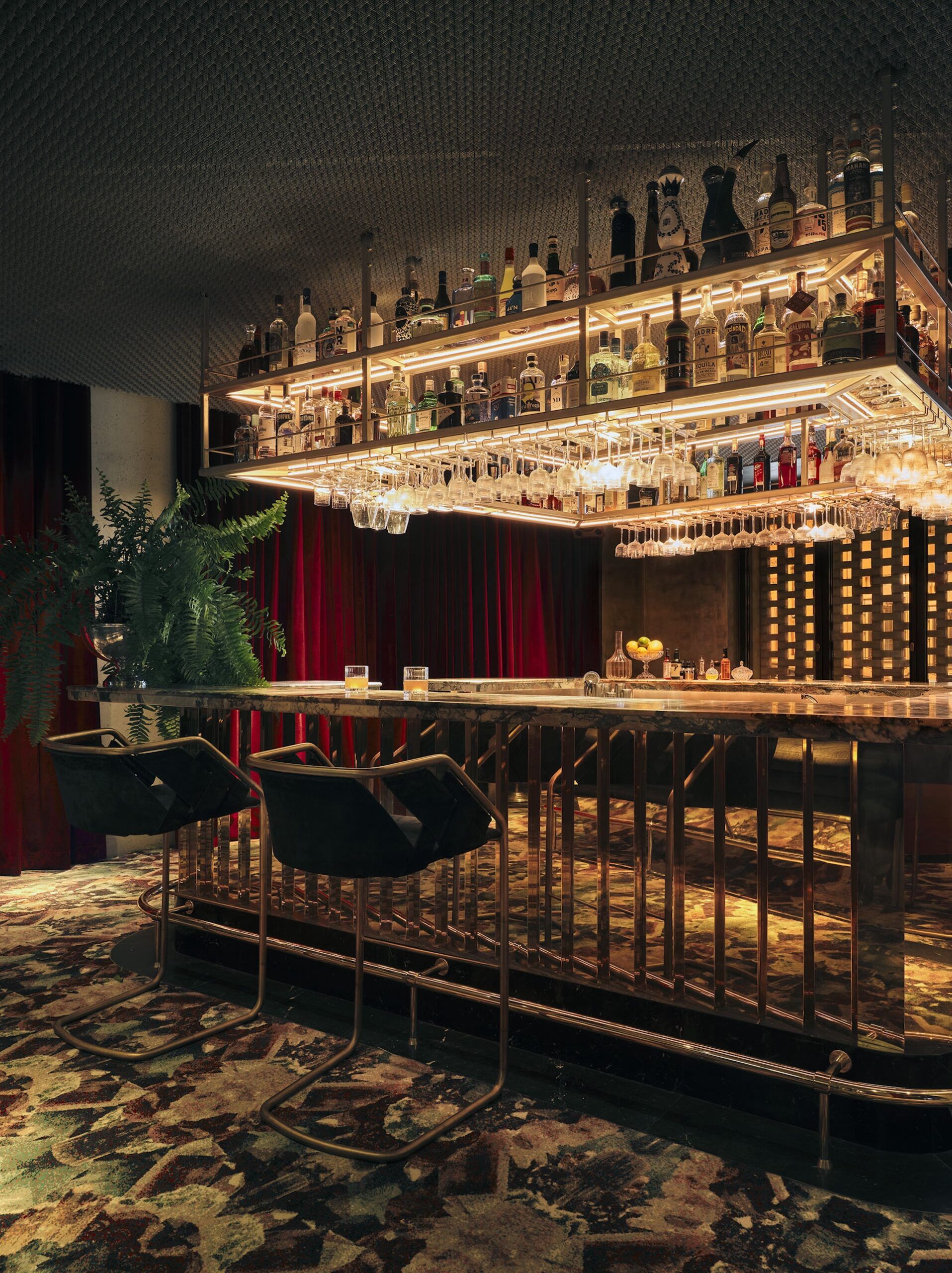 le bar ambiancé par Caroline de Maigret, architecturé par Studio KO au Bus Palladium