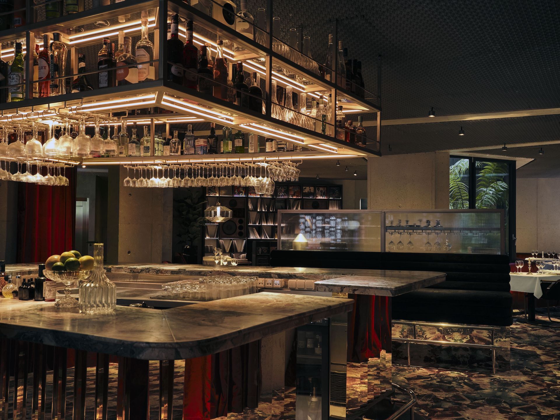 le bar ambiancé par Caroline de Maigret, architecturé par Studio KO au Bus Palladium © Mathieu Salvaing