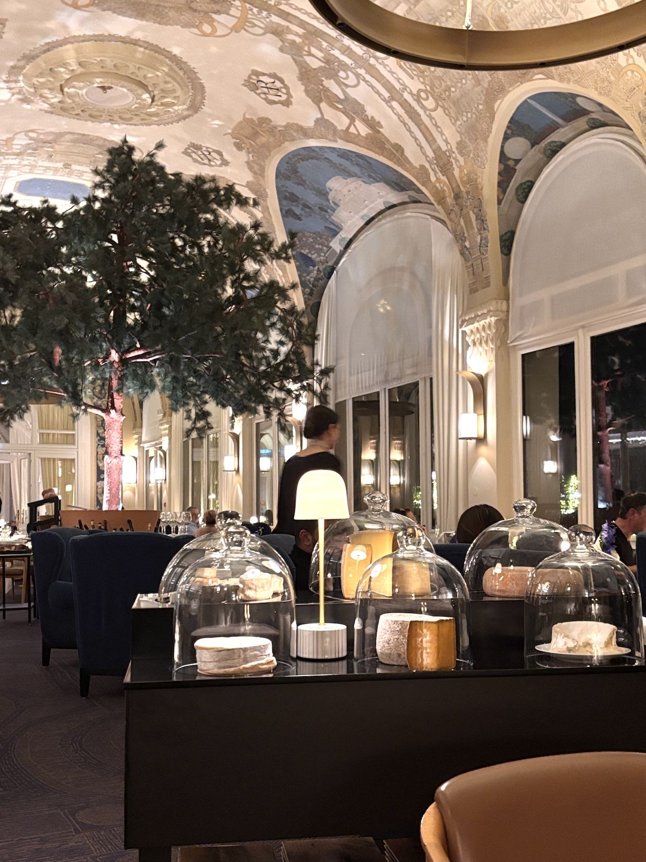 Charriot de Fromages du restaurant Les Fresques à l'Hôtel Royal d'Evian © Capucine Plume