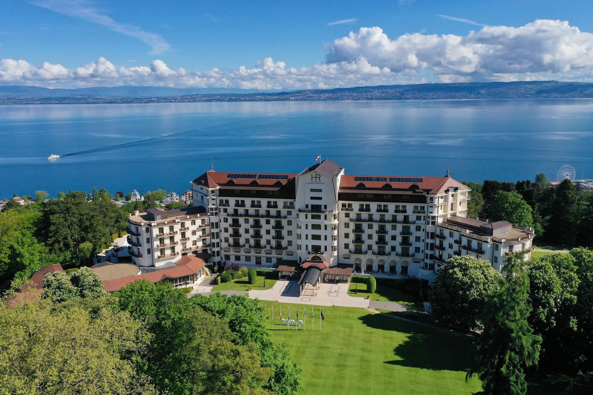 Hôtel Royal, un palace à Evian les Bains © Edouard Guibaud