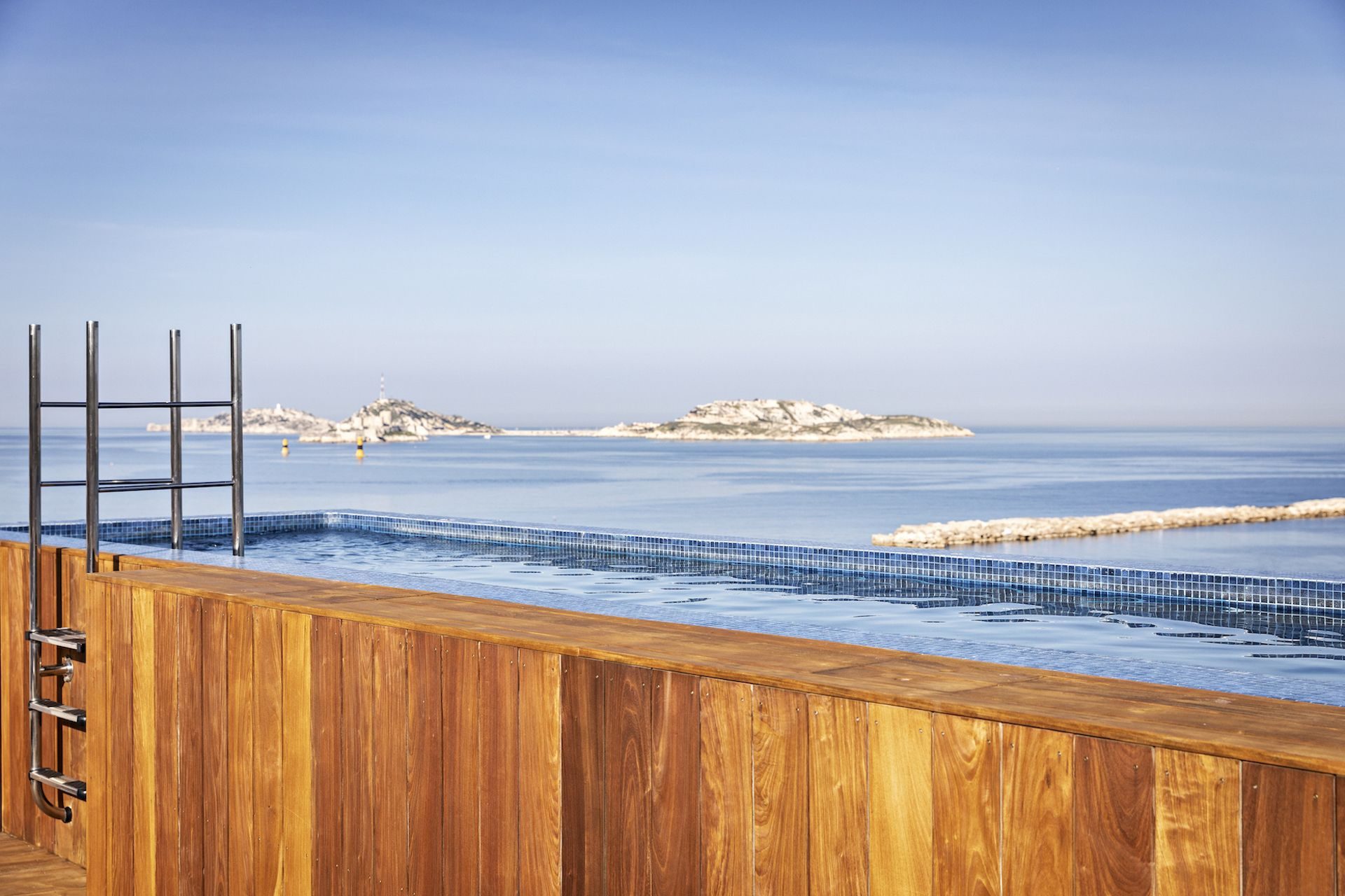 Piscine de l'hôtel Bords de Mer DR