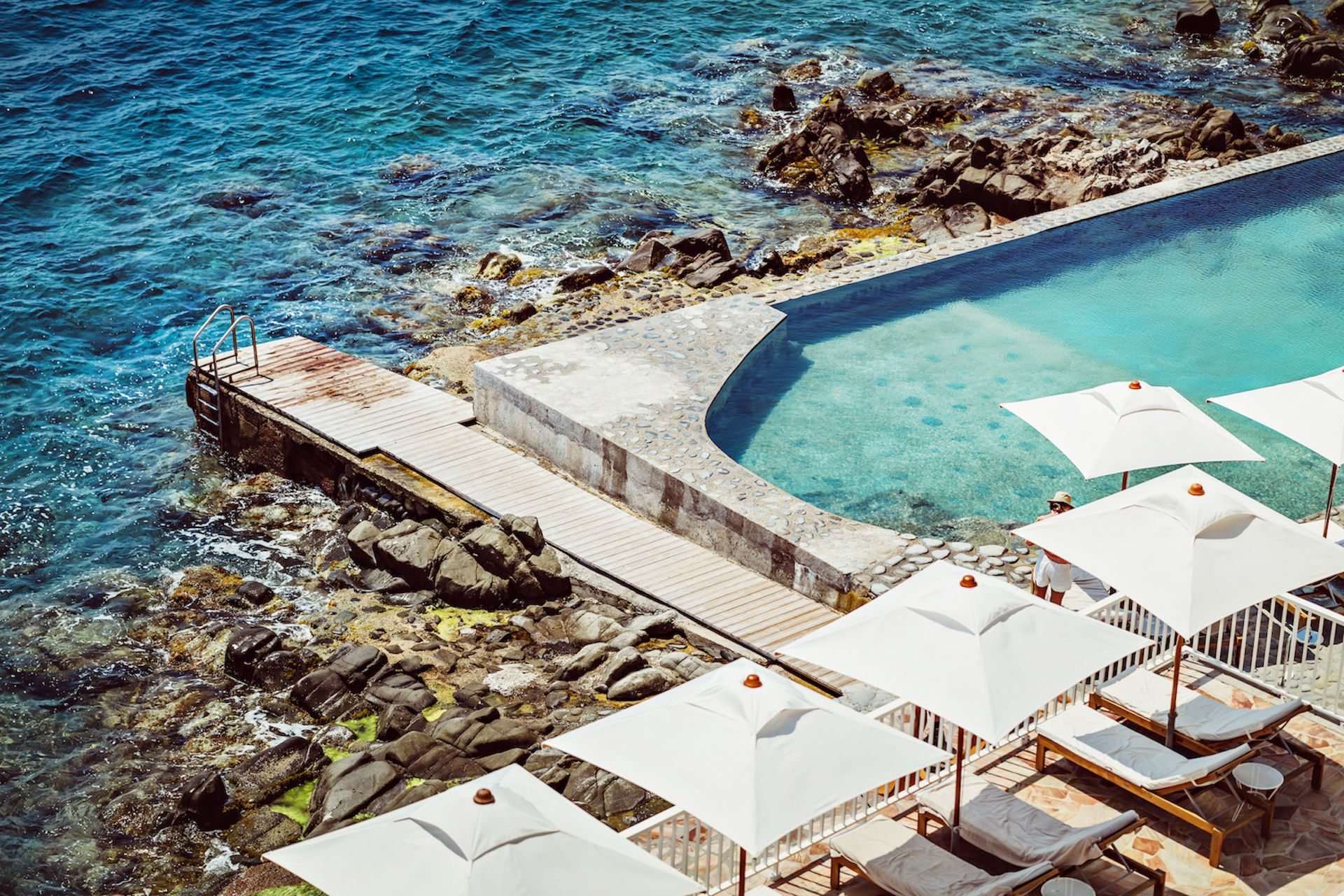 Piscine 2 de l'hôtel Les Roches Rouges @BenoitLinero