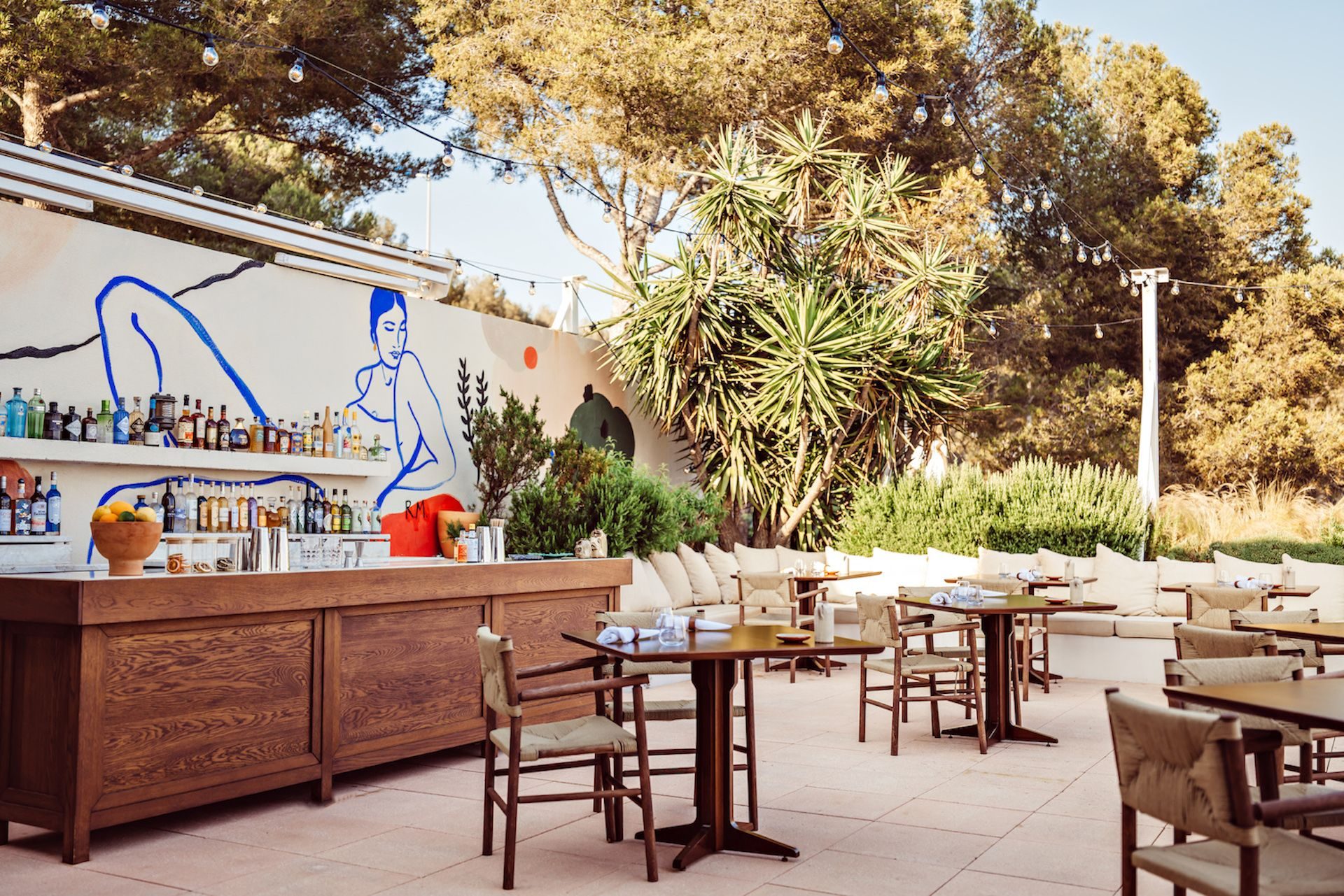 Terrasse du restaurant Recif de l'hôtel les Roches Rouges @BenoitLinero