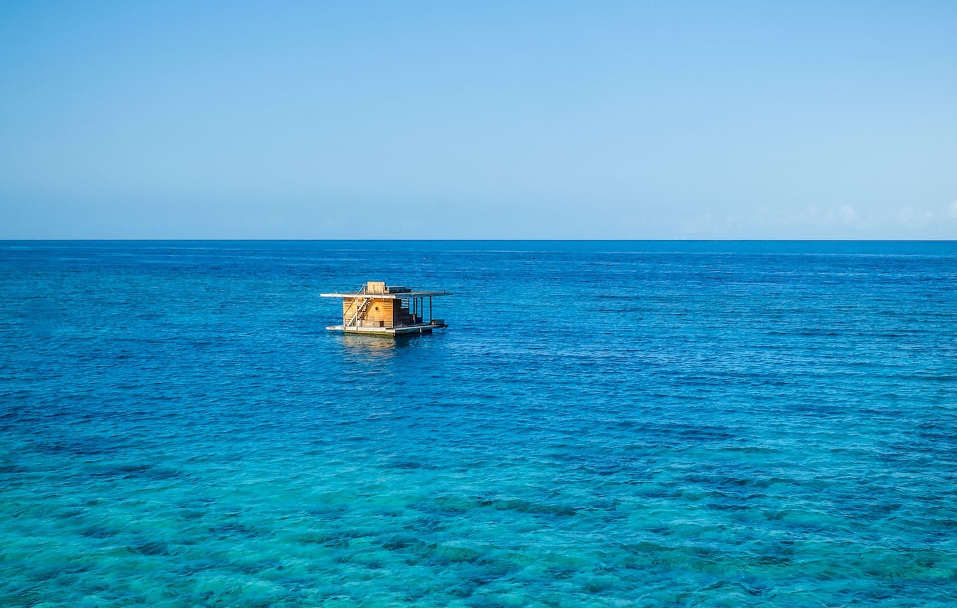 Chambre vue de l'exterieur Manta Resort - Sharon SUnrise UnderwaterRoom - scaled DR