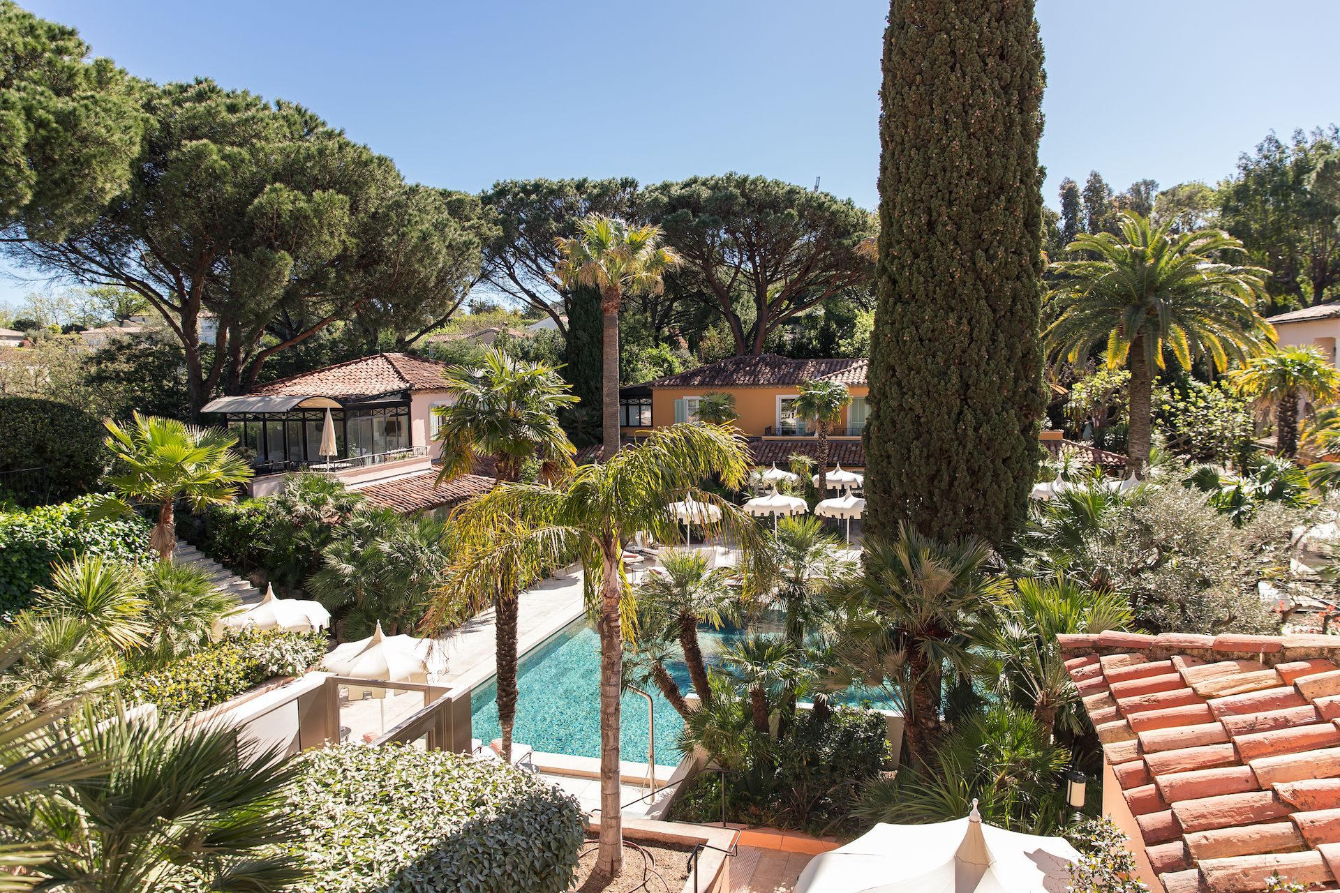 Autour de la piscine, hôtel la Bastide de Saint Tropez @Marc de Delley