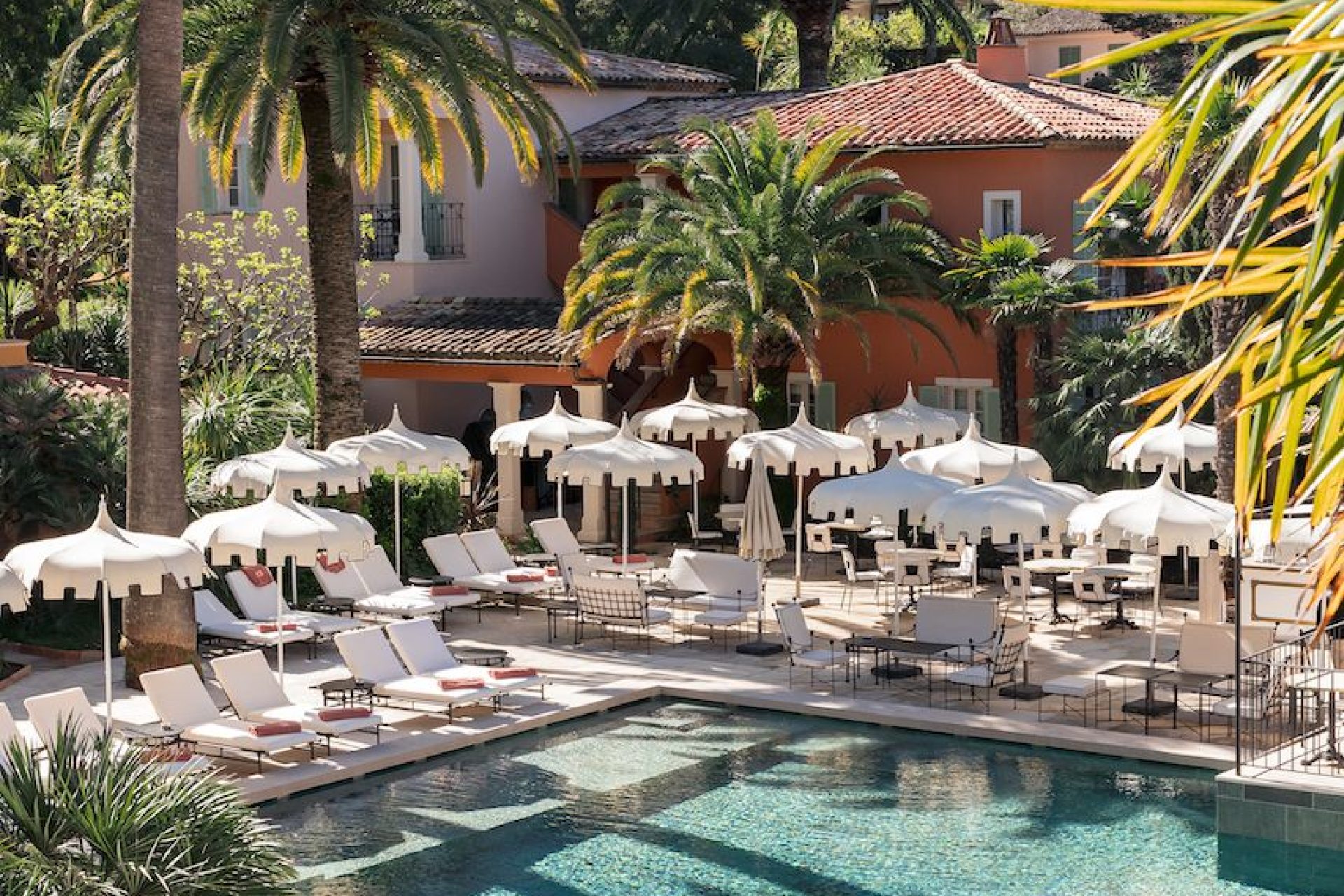 Autour de la piscine, hôtel la Bastide de Saint Tropez @Marc de Delley